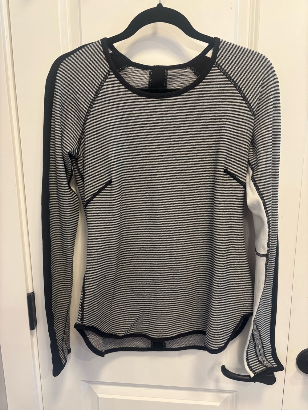 Lululemon, no size dot, approx 20 ptp, wash stain on arm